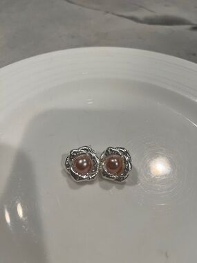 Fresh Water Silver Flower Pearl Stud Earrings - Pink Pearl